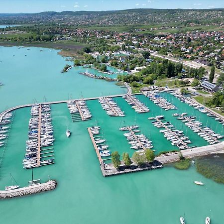 Alsóörs Marina Hotel Exterior foto