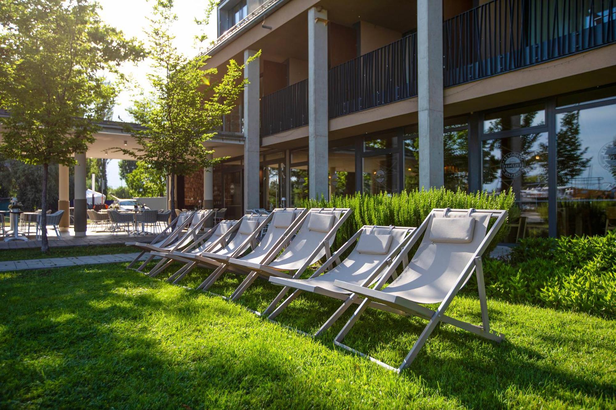 Alsóörs Marina Hotel Exterior foto